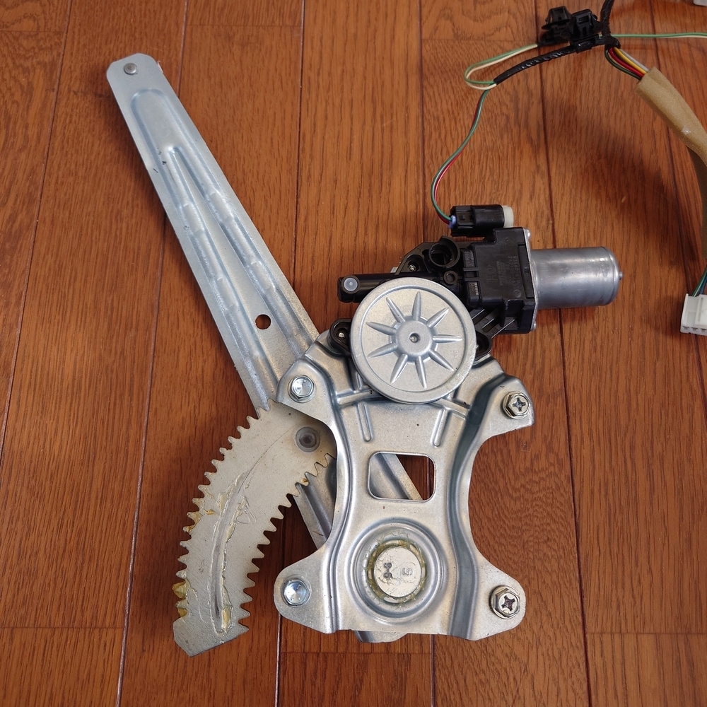 スズキ ハスラー(DAA-MR41S)左リアドア「レギュレーター パワーウィンドウモーター」【中古】送料込_画像3