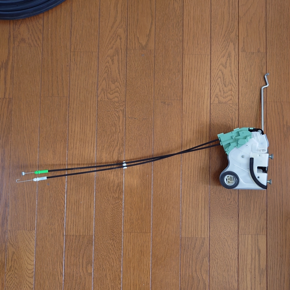 スズキ ハスラー(DAA-MR41S)左リアドア「ドアキャッチャー&オープナー」【中古】送料込_画像2