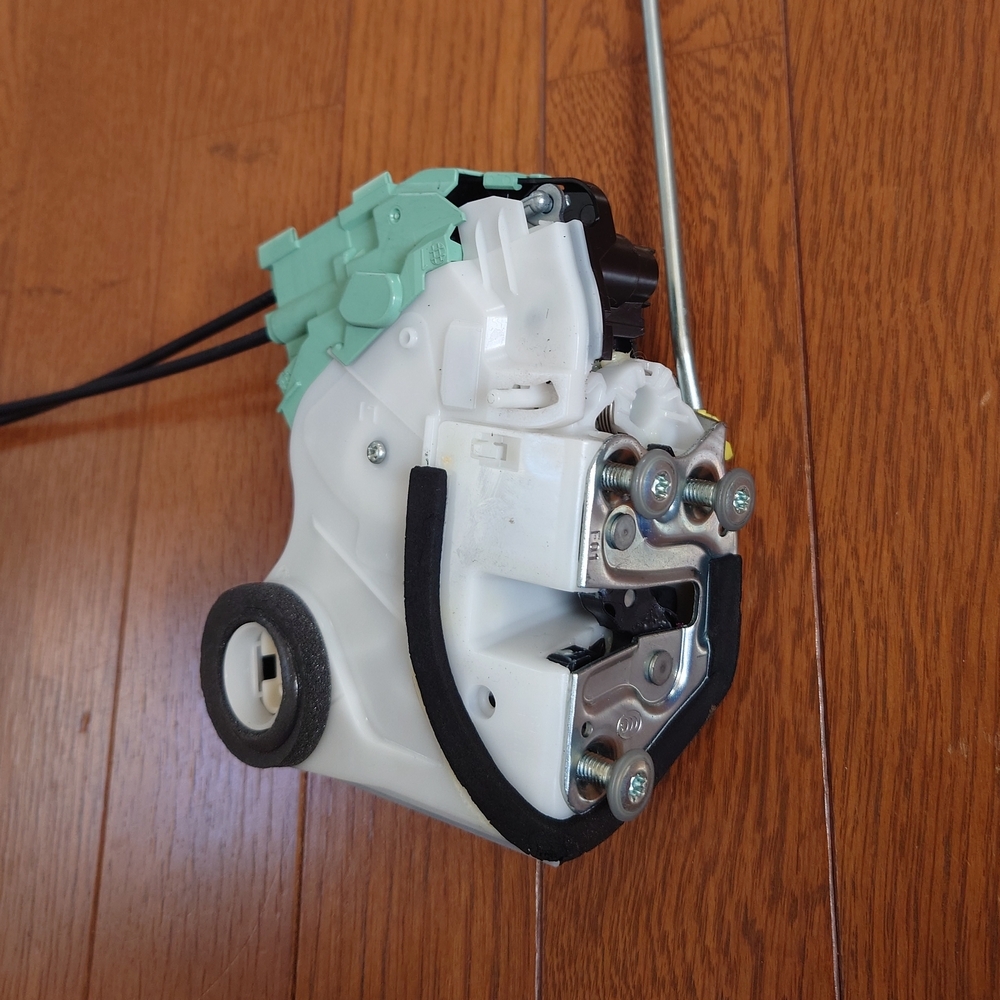 スズキ ハスラー(DAA-MR41S)左リアドア「ドアキャッチャー&オープナー」【中古】送料込_画像3