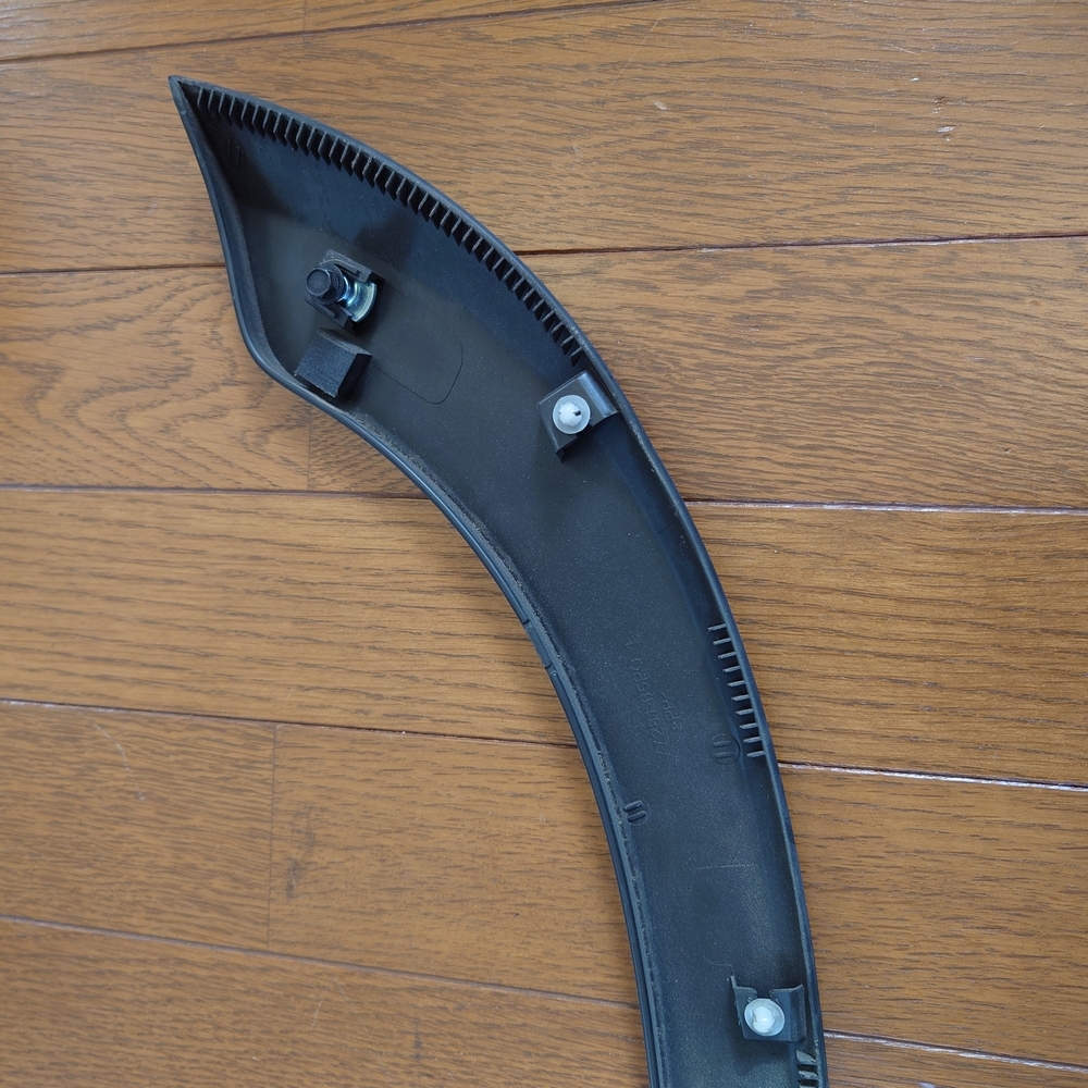 スズキ ハスラー(DAA-MR41S)左リアドア「リアフェンダーモール」【中古】送料込_画像4