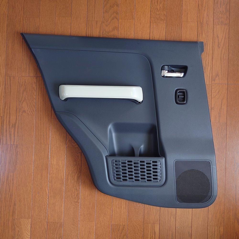 スズキ ハスラー(DAA-MR41S)左リアドア「ドア内張り」【中古】送料込_画像1
