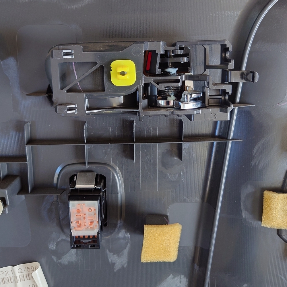 スズキ ハスラー(DAA-MR41S)左リアドア「ドア内張り」【中古】送料込_画像3