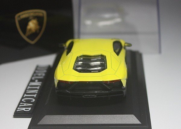 ▲入手困難！Lamborghini特注！1/43 ランボルギーニ LP720 AVENTADOR アヴェンタドール 50th 50周年 黄_画像3