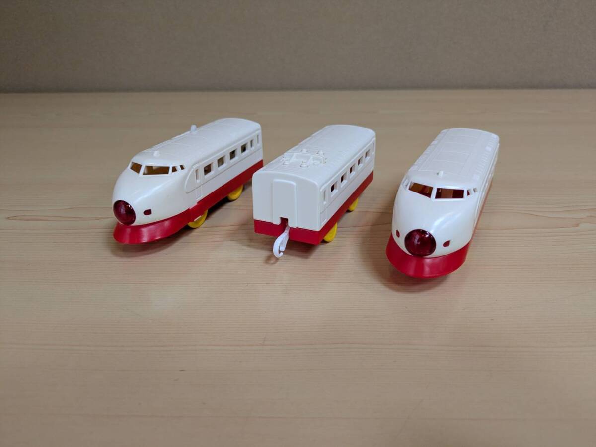 セットばらし　赤スカートひかり号（１スピード）　プラレール_画像1