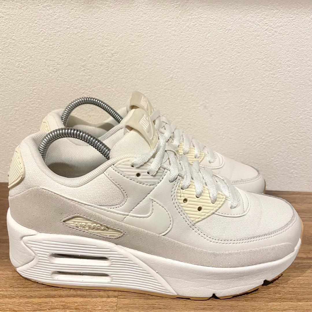 NIKE WMNS AIR MAX 90 LV8 ナイキ エア マックス 90 ホワイトベージュ レディース FD4328-100 ローカットスニーカー カジュアル 24cm _画像3