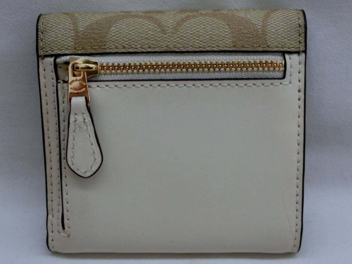 ‡ 0087 【美品】 COACH コーチ 三つ折り財布 フローラルアップリケ ミニ財布 花柄 ベージュ サーモンピンク系 小銭入れ有_画像2