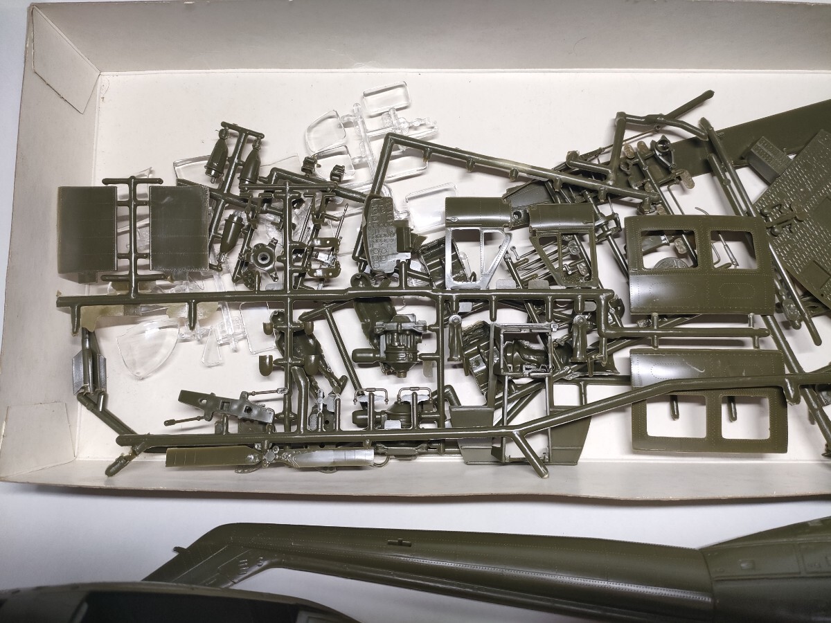 169 Rebell 1/32スケール ベルUH−1Dアタックヘリ模型_画像4