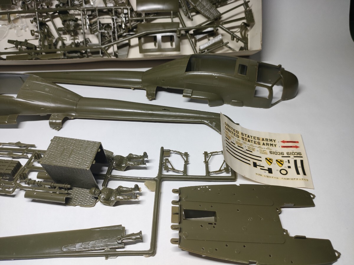 169 Rebell 1/32スケール ベルUH−1Dアタックヘリ模型_画像6