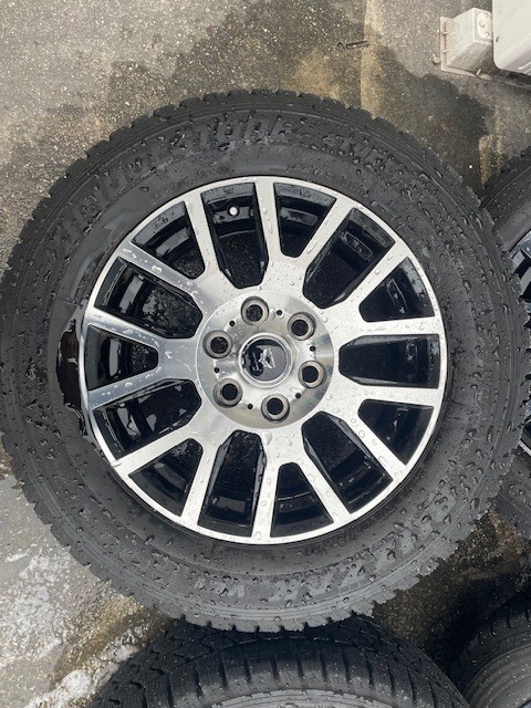 グランエース☆スタッドレスタイヤ☆ブリザック☆引き取り限定☆ホイールセット☆室内保管☆2シーズンのみ使用_画像2
