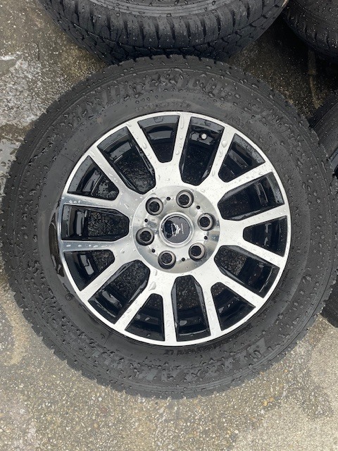 グランエース☆スタッドレスタイヤ☆ブリザック☆引き取り限定☆ホイールセット☆室内保管☆2シーズンのみ使用_画像3