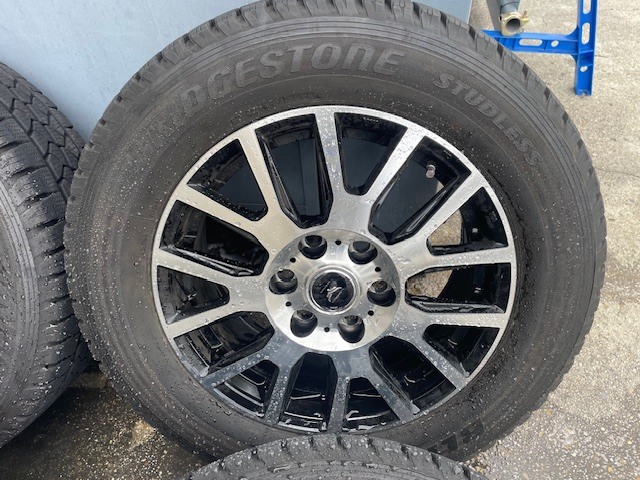 グランエース☆スタッドレスタイヤ☆ブリザック☆引き取り限定☆ホイールセット☆室内保管☆2シーズンのみ使用_画像4