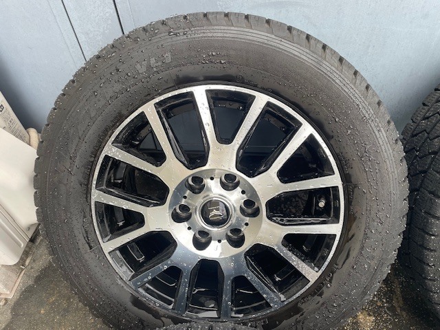 グランエース☆スタッドレスタイヤ☆ブリザック☆引き取り限定☆ホイールセット☆室内保管☆2シーズンのみ使用_画像5
