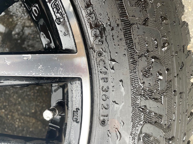 グランエース☆スタッドレスタイヤ☆ブリザック☆引き取り限定☆ホイールセット☆室内保管☆2シーズンのみ使用_画像6