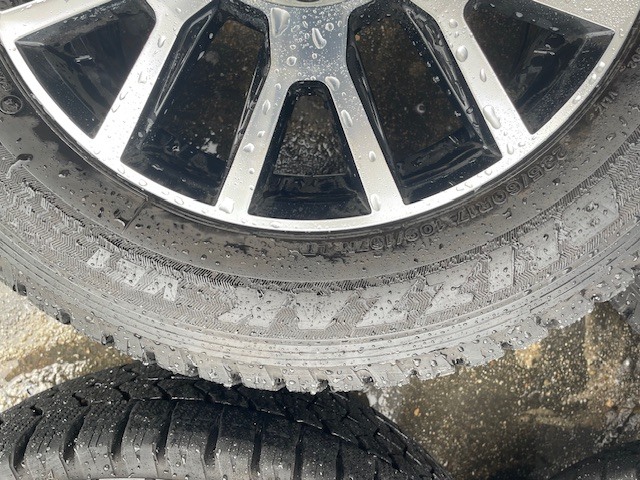 グランエース☆スタッドレスタイヤ☆ブリザック☆引き取り限定☆ホイールセット☆室内保管☆2シーズンのみ使用_画像7