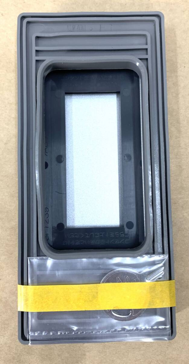 ※1円スタート【新品・未開封品】【3個】神保電器 防雨形配線器具 鍵付きセキュリティカバー シルバー TDP-3WKY-SV_画像4