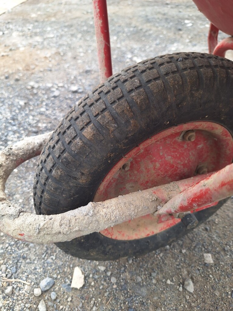 KUROCKER’S 一輪車 ノーパンクタイヤ 赤☆引取り歓迎☆_画像3