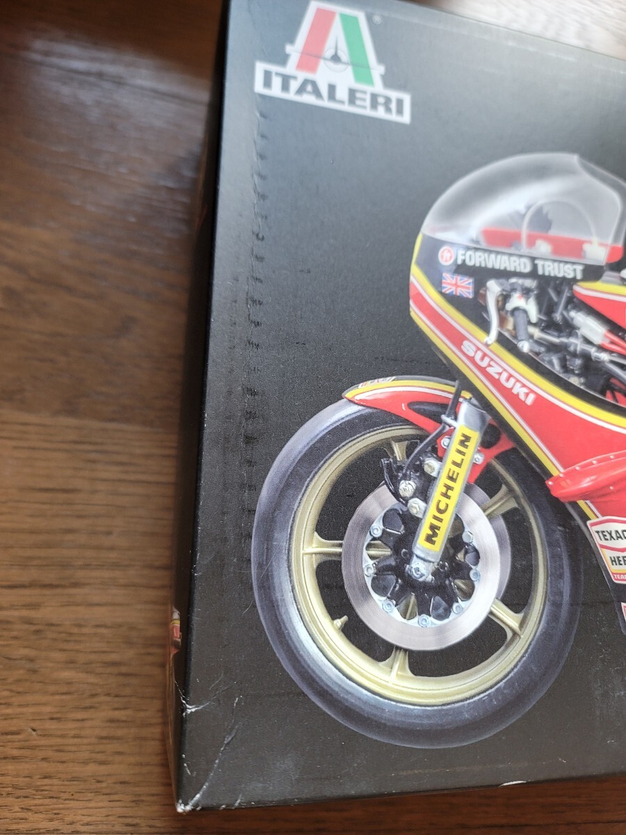 イタレリ1/9　スズキRG500　XR27 バリーシーン_画像3