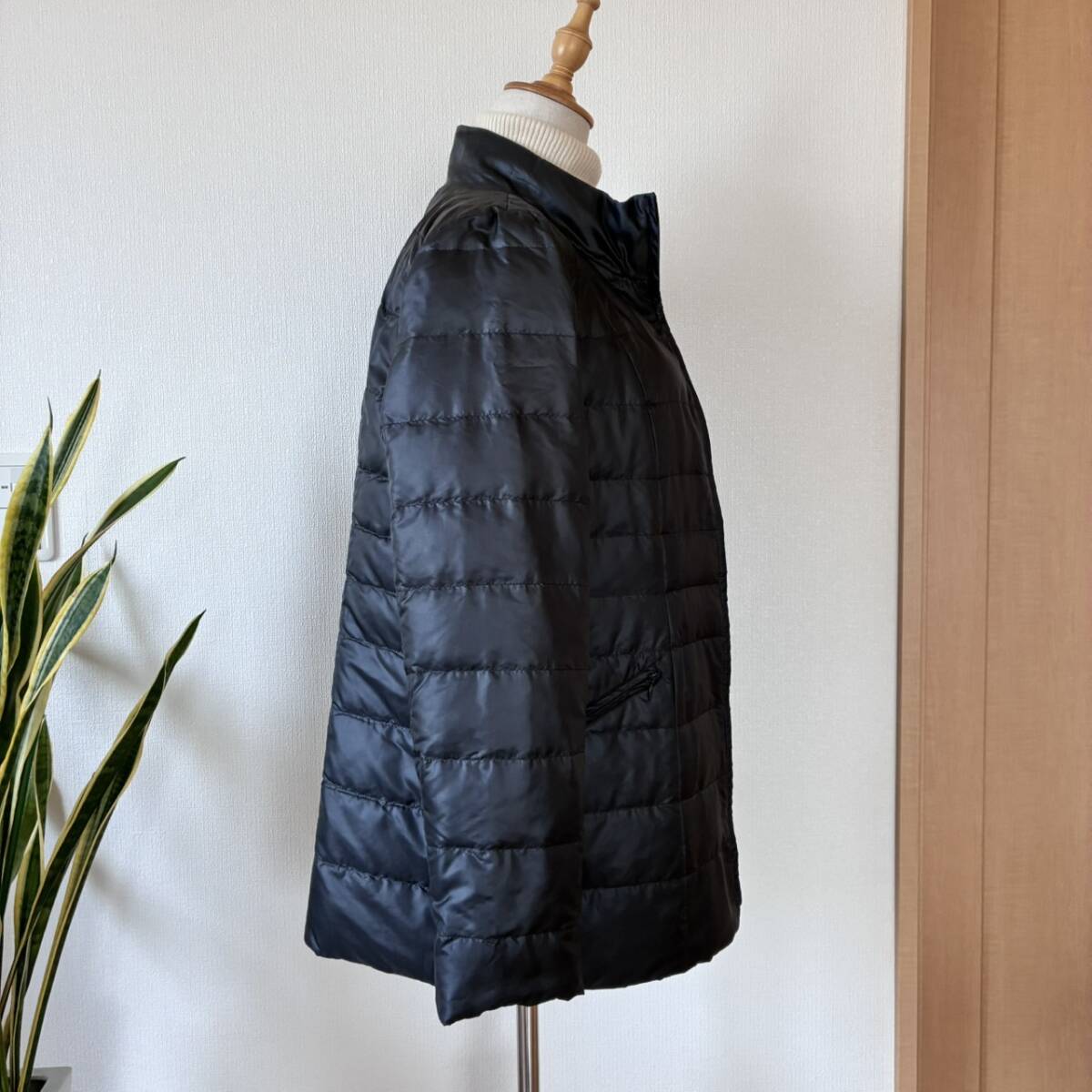 【高級レリアン、未使用に近い90％オフ】6.5万円程三越伊勢丹取り扱い高級ブランド、高品質ダウン洗練シンプル黒ブラックダウンジャケット_画像5