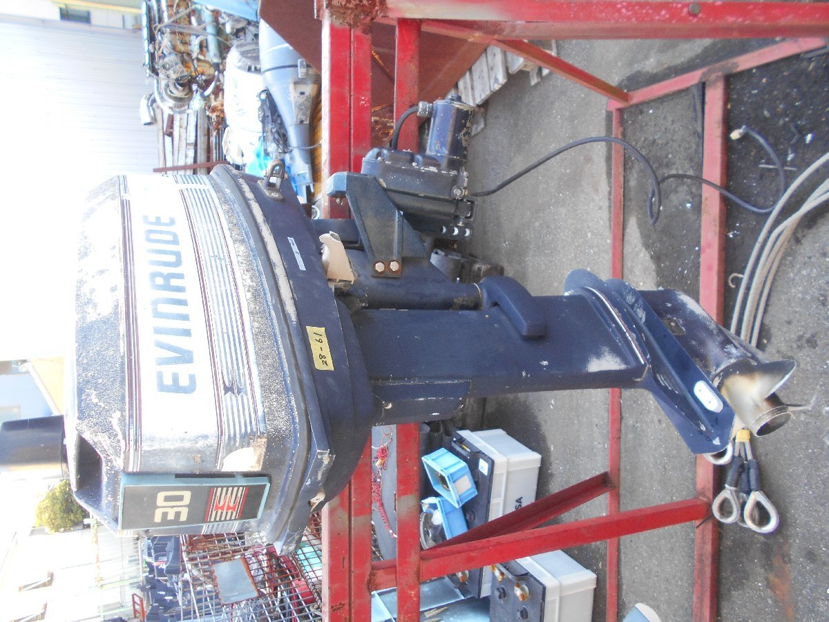 EVINRUDE エビンルード 2ストローク　30馬力船外機 L足 クランキングOK 部品取り 貿易 輸出等 ジャンク品 28-61 中古品_画像1