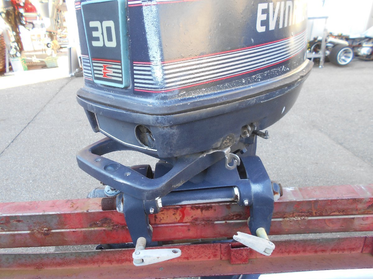 EVINRUDE エビンルード 2ストローク　30馬力船外機 L足 クランキングOK 部品取り 貿易 輸出等 ジャンク品 28-61 中古品_画像2