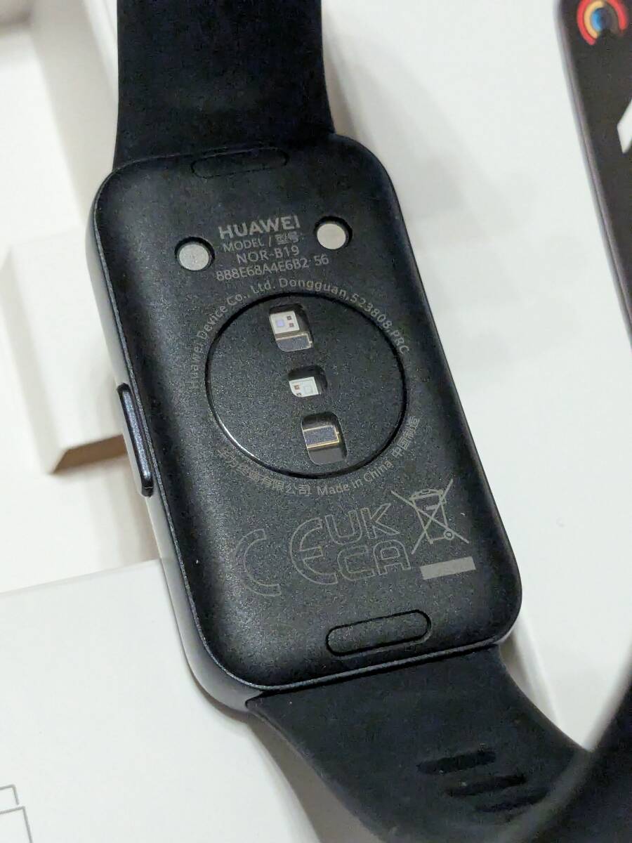 0711u1745 HUAWEI Band 10 スマートウォッチ 急速充電 フルオロエラストマーベルト iOS/Android対応 ブラック_画像3