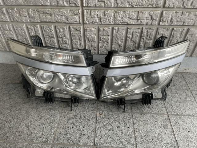 ★☆日産 エルグランド ハイウェイスター PE52 PNE52用純正HIDヘッドランプ 2/2 K23/G☆★_画像1