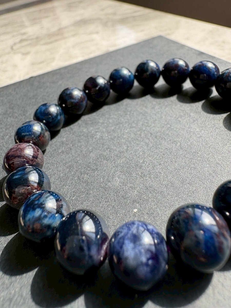 希少石 ブルースギライト 南アフリカ産 9mm玉 ブレスレット 内径約16cm 高品質 ブレスレット スギライト杉石 パワーストーン 鑑定書あり_画像6