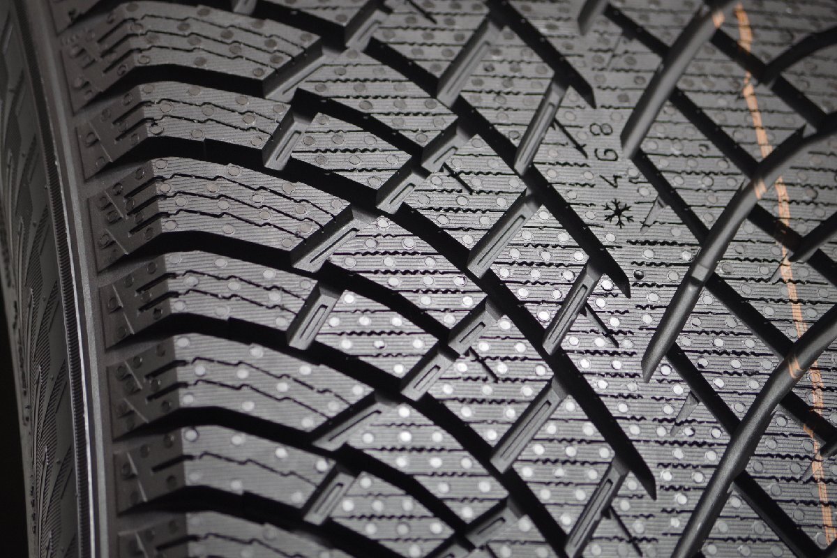 V-445(送料無料/代引きOK)ランクN 中古 ほぼ新品 225/45R18 ノキアンタイヤ HAKKAPELIITTA ハッカペリッタ R5 2022年 スタッドレス 1本_画像4