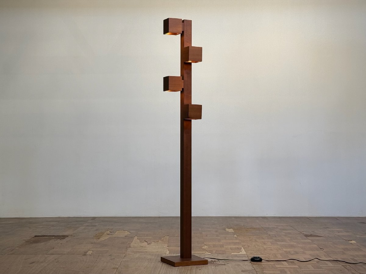 os3146｜IDC大塚家具 名作 ウォールナット材 コンテンポフロアスタンドライト｜yamagiwa ヤマギワ フロス カッシーナ アクタス タリアセン_画像1