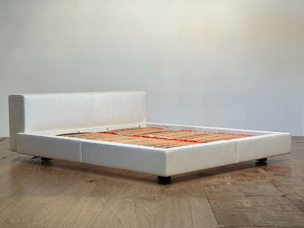 ps0269｜Poltrona Frau 総本革 Roberto Palomba 総本革 SERA/セラ ミニマムレザーキングベッドフレーム｜ポルトローナフラウ 大塚家具 B＆B_画像1