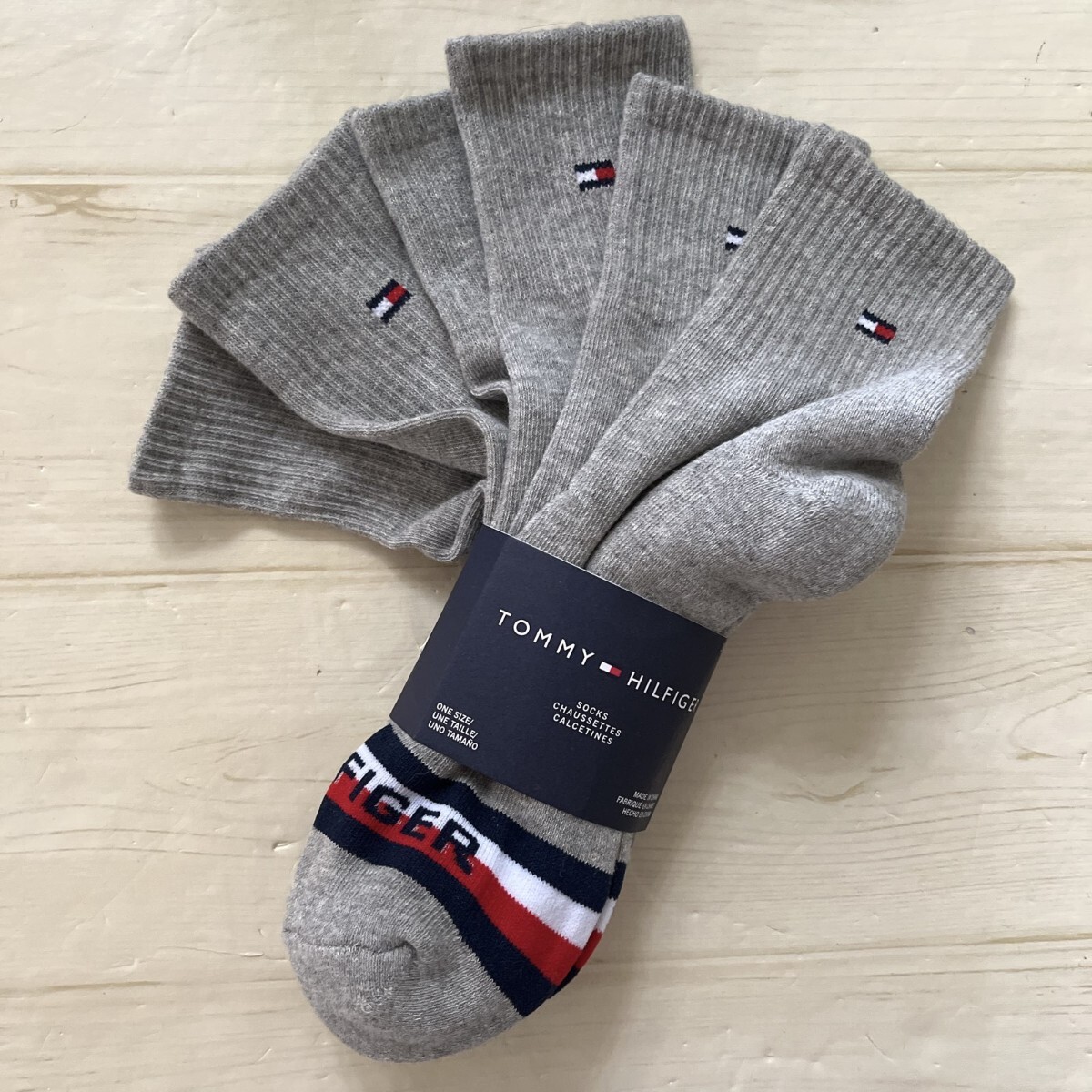 グレー 灰色 3足組 新品 トミー ヒルフィガー ブランド 靴下 ソックス プレゼント ロゴ 正規品　TOMMY HILFIGER メンズ 紳士靴下 ミドル丈_画像2