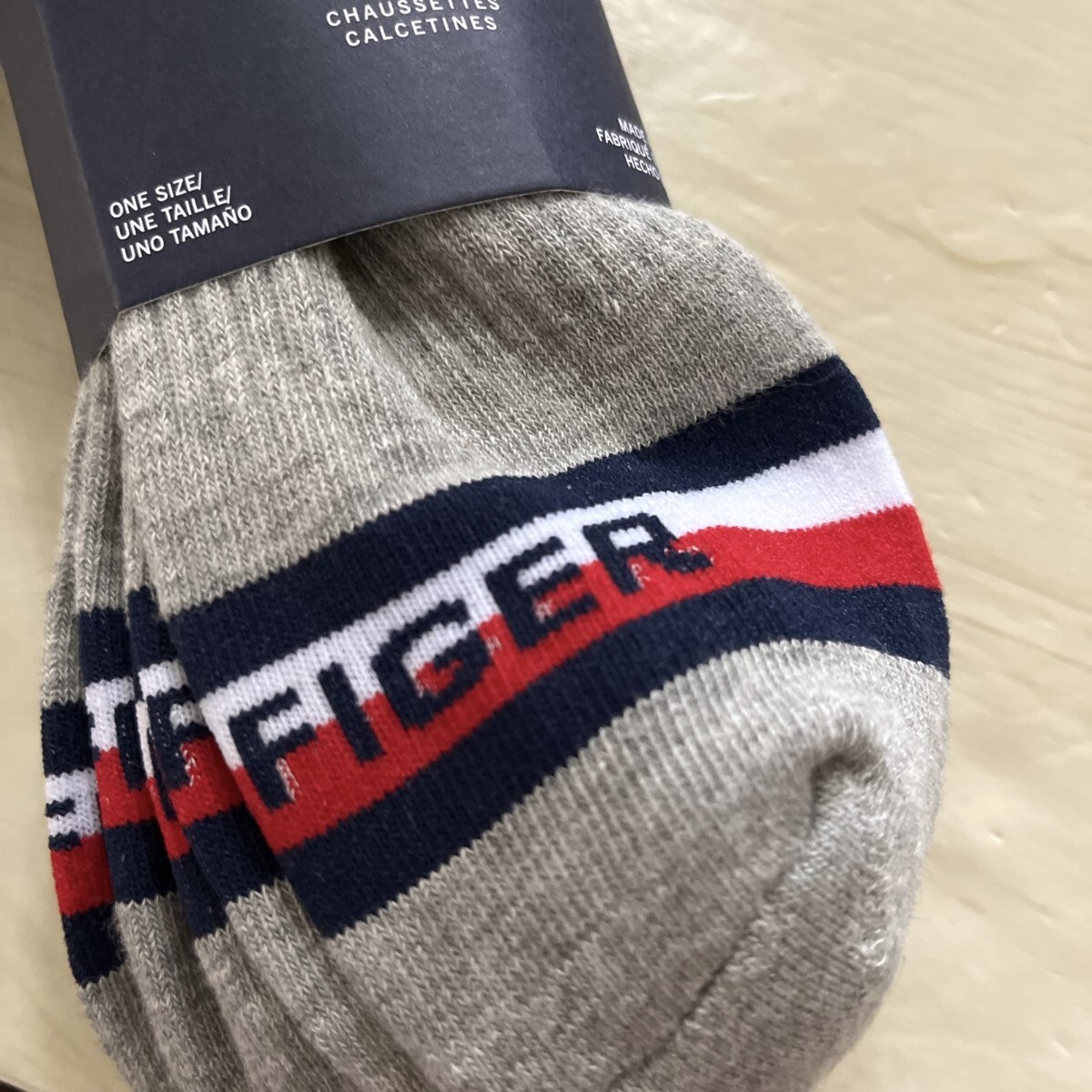 グレー 灰色 3足組 新品 トミー ヒルフィガー ブランド 靴下 ソックス プレゼント ロゴ 正規品　TOMMY HILFIGER メンズ 紳士靴下 ミドル丈_画像3