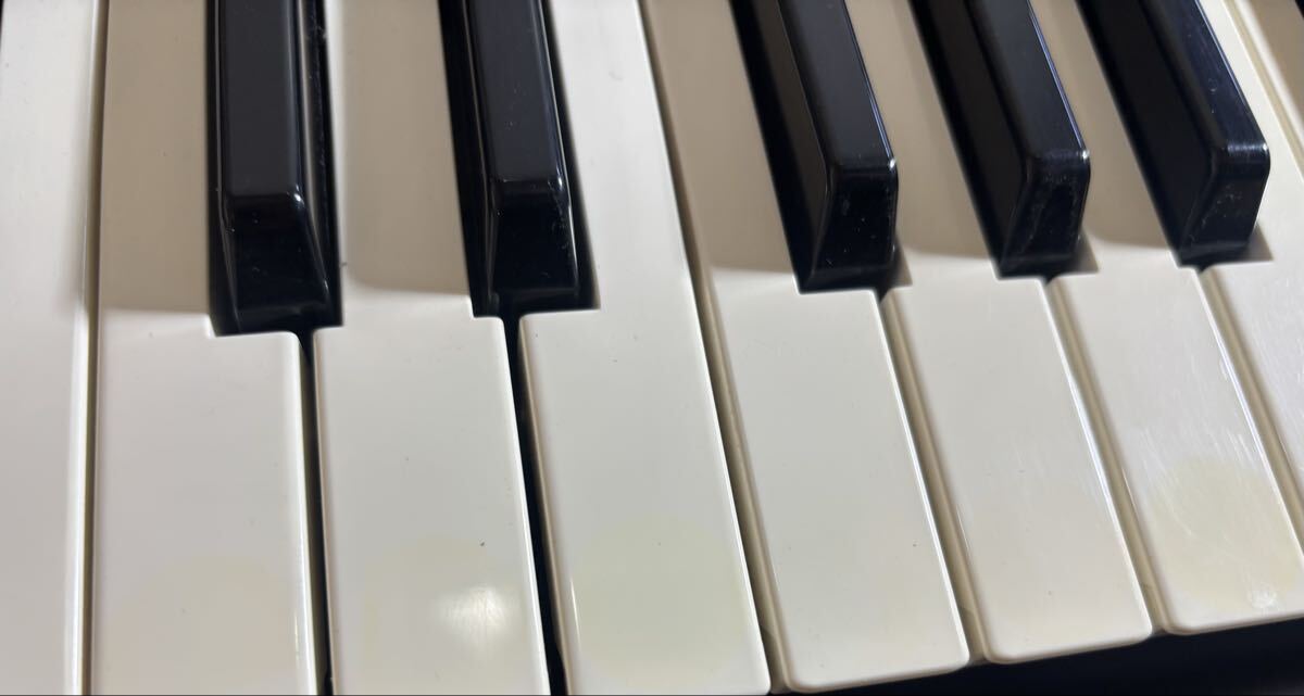 ★格安スタート!送料込み!YAMAHA ポータトーン PSR-E213 ポータブルキーボード PORTATONE 電子キーボード 鍵盤楽器 ヤマハ ☆_画像3