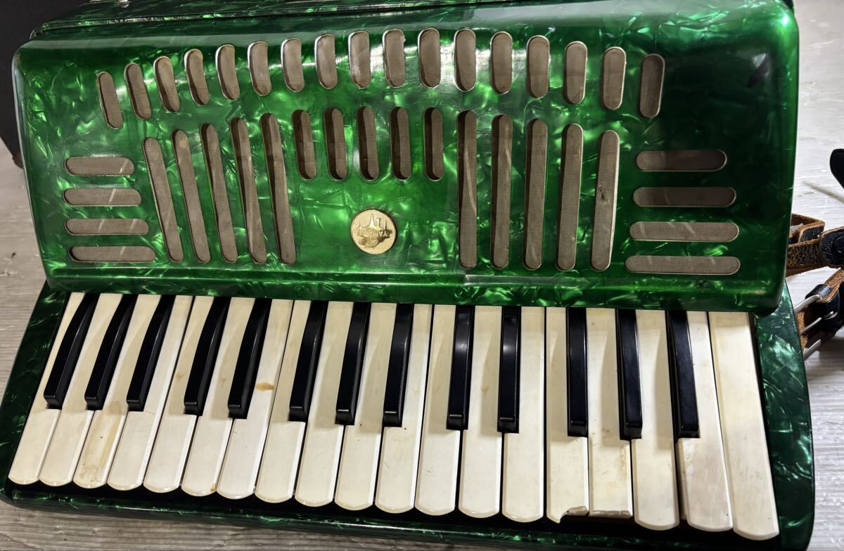 ★格安スタート！送料込み！ YAMAHA アコーディオン アルト ケース有り ヤマハ 鍵盤楽器 レトロ アンティーク 目立つ傷あり☆_画像2