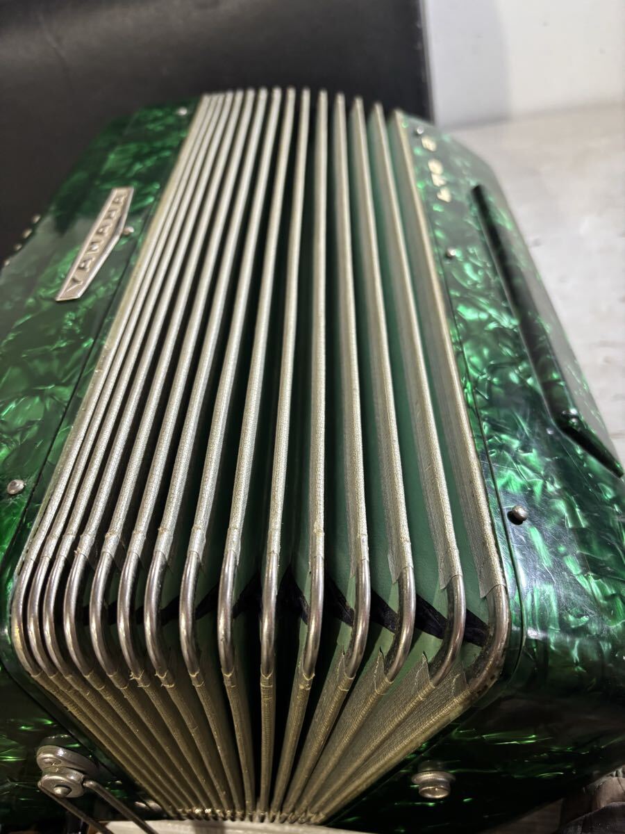 ★格安スタート！送料込み！ YAMAHA アコーディオン アルト ケース有り ヤマハ 鍵盤楽器 レトロ アンティーク 目立つ傷あり☆_画像5