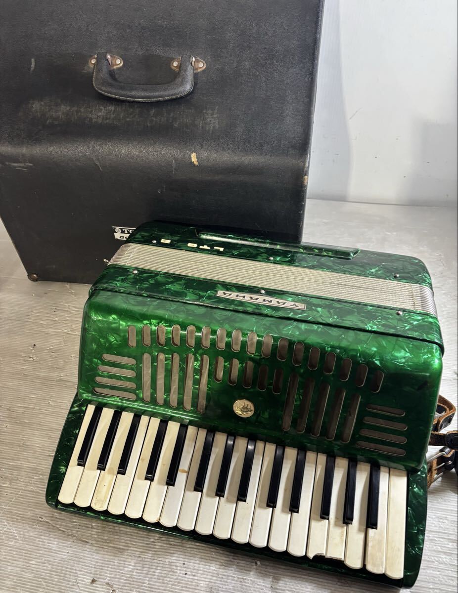 ★格安スタート！送料込み！ YAMAHA アコーディオン アルト ケース有り ヤマハ 鍵盤楽器 レトロ アンティーク 目立つ傷あり☆_画像1