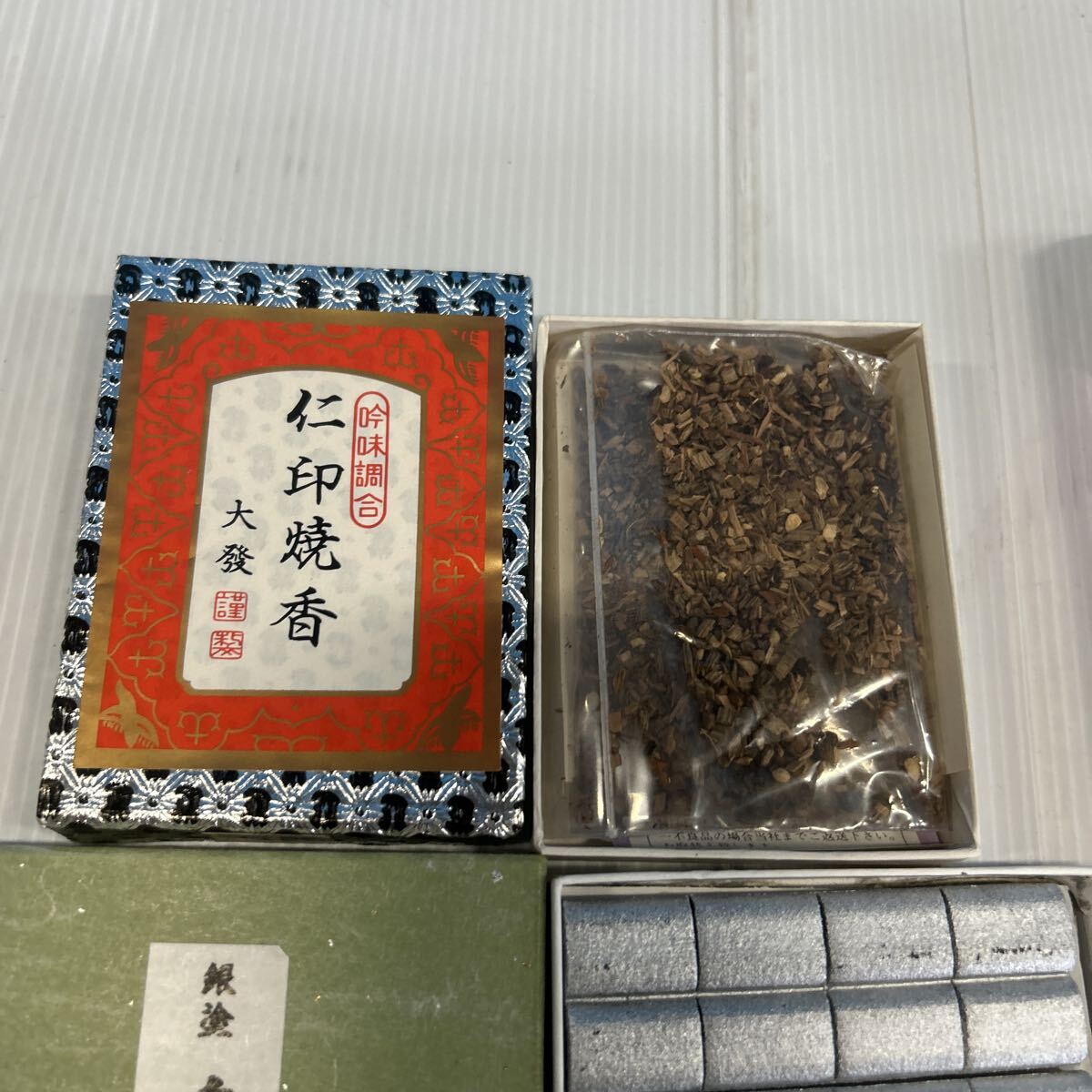  предметы для домашнего буддийского алтаря ароматическая палочка аромат свеча . ароматическая палочка .. синий .... уголь в коробке комплект продажа комплектом каждый день low sok бобы 90g. печать серебряный краска 