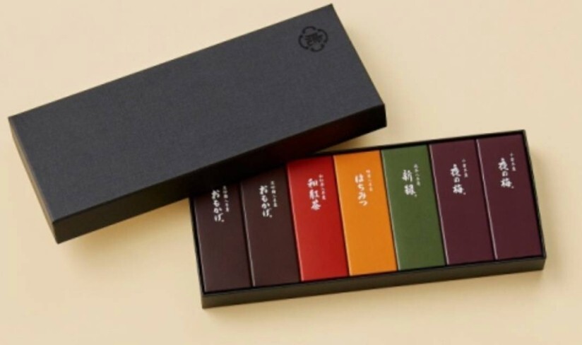 新品●虎屋 とらや●小形羊羹ようかん●7本入●１箱●とらやの手提げ紙袋1枚付き●賞味期限2026年2月末迄_画像2