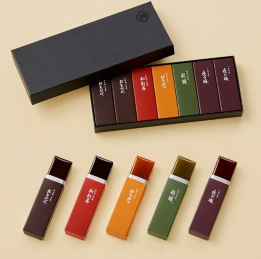 新品●虎屋 とらや●小形羊羹ようかん●7本入●１箱●とらやの手提げ紙袋1枚付き●賞味期限2026年2月末迄_画像1