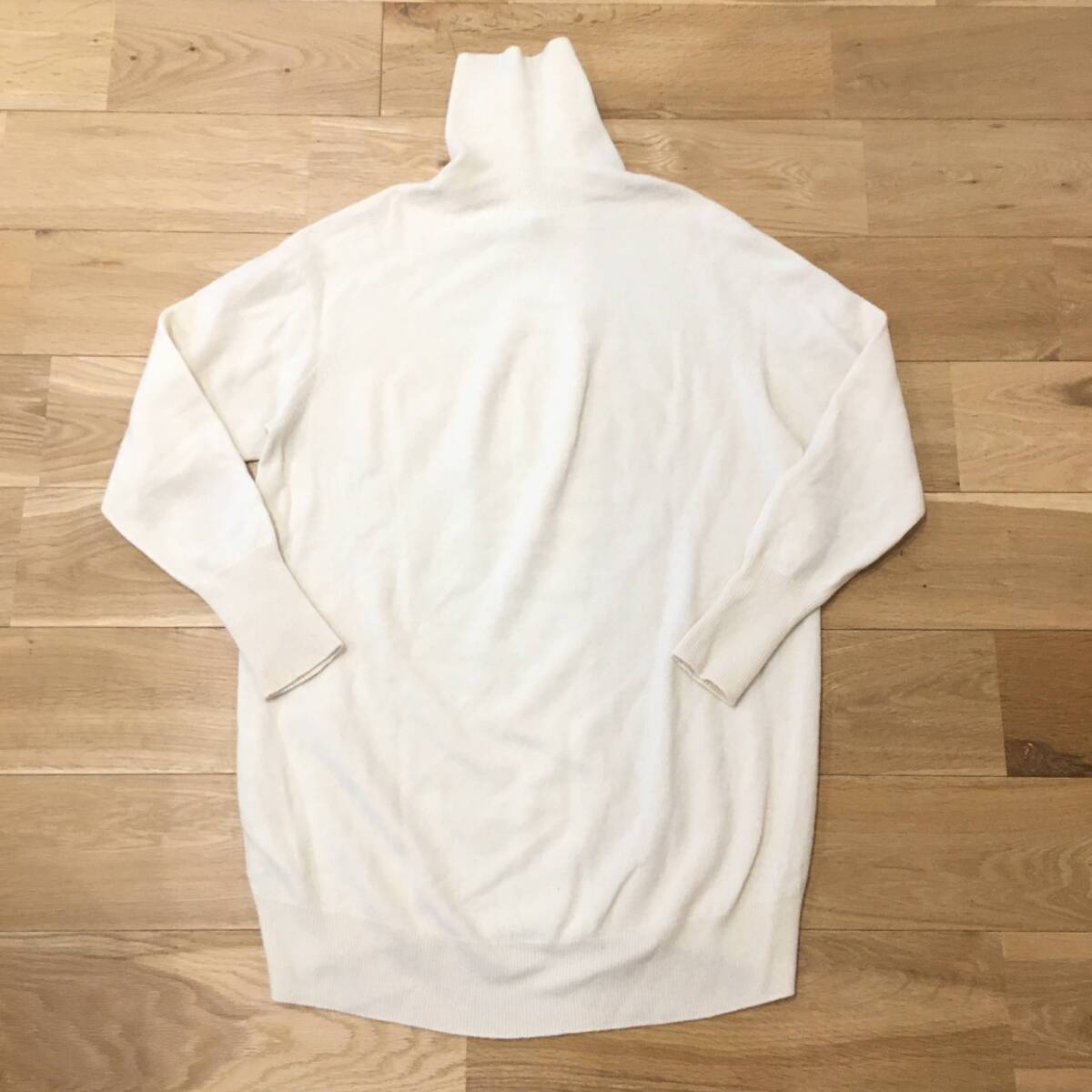 ユニクロ UNIQLO カシミヤ１００％ タートルネック セーター ニット サイズM_画像4