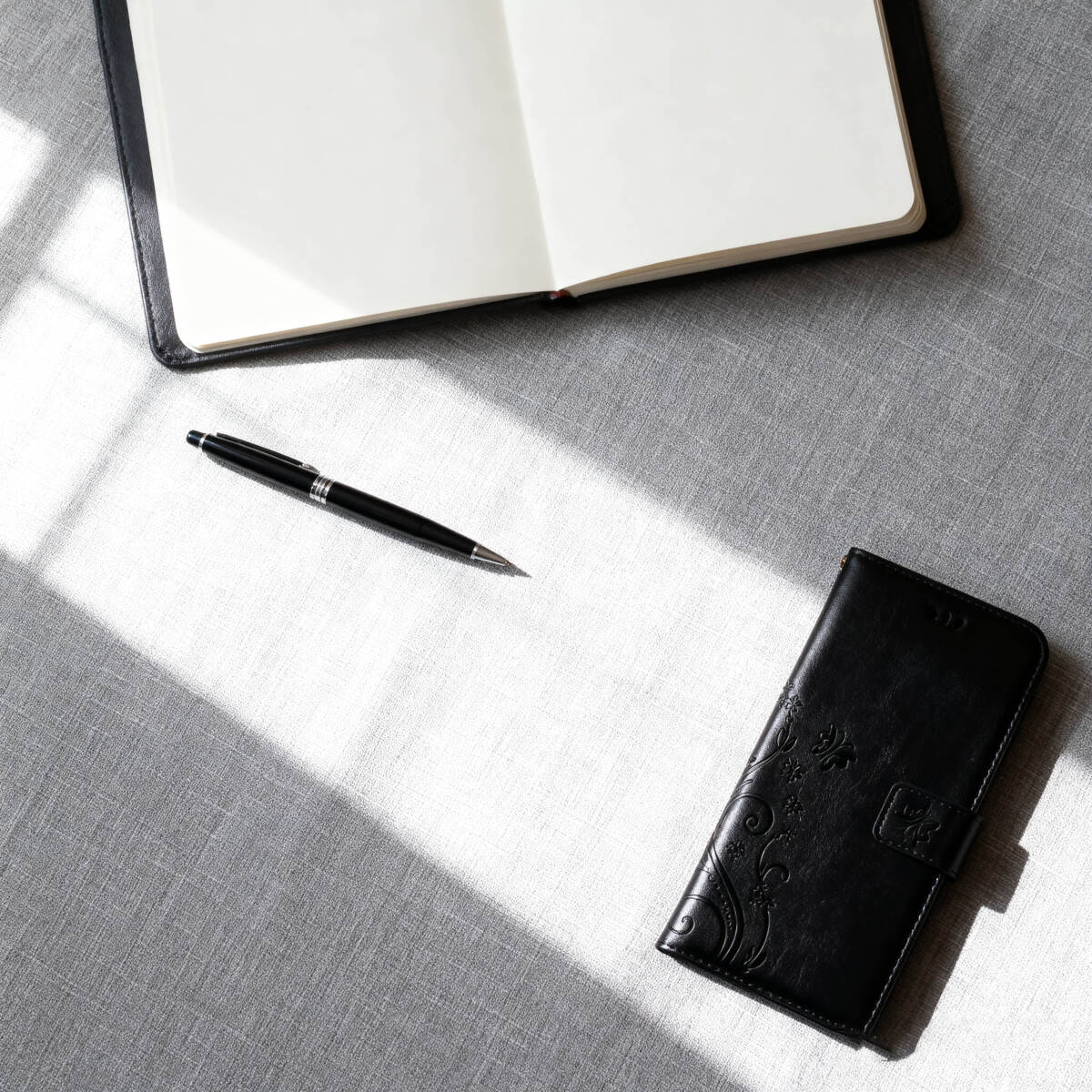 arrows We2 ケース 手帳型 FCG02 F52E M07 カバー 黒 ブラック 蝶 バタフライ 花 レザー 革 おしゃれ スマホカバー 送料無料 富士通 安い_画像9