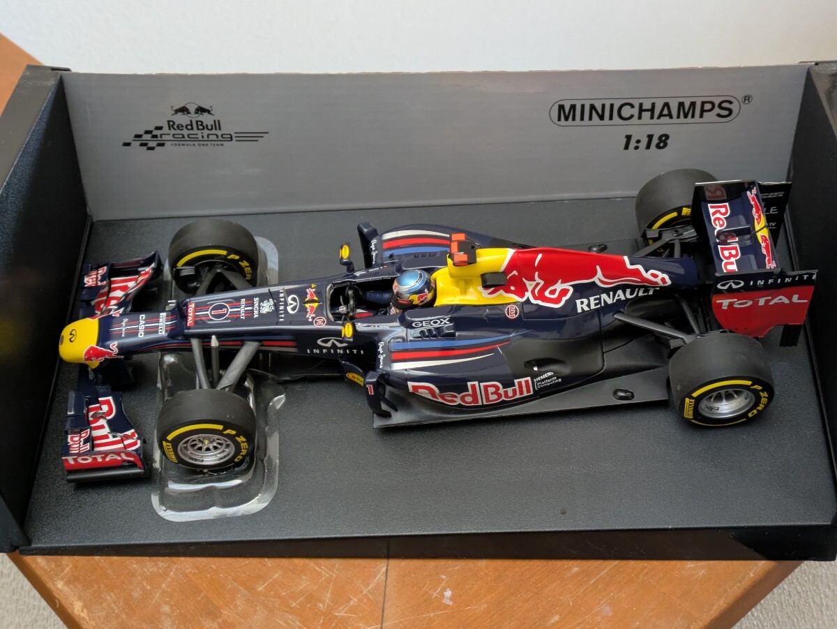 ☆稀少品!PMA 1/18 レッドブル レーシング ルノー RB8 #1 S.ベッテル 2012年シーズンモデル ☆ _画像5