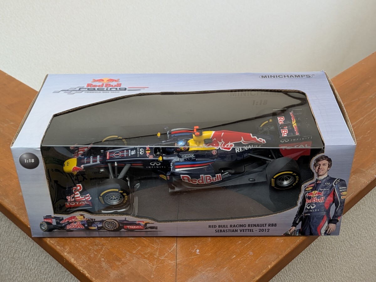 ☆稀少品!PMA 1/18 レッドブル レーシング ルノー RB8 #1 S.ベッテル 2012年シーズンモデル ☆ _画像10