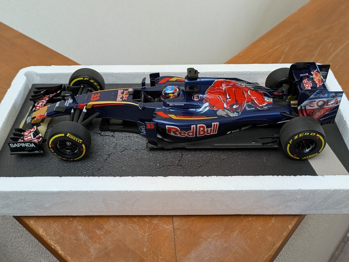 ☆超稀少品 ! 初期生産ロッド! PMA 1/18 スクーデリア トロロッソ STR11 #33 M.フェルスタッペン バーレーンGP 2016シーズン ☆ _画像8