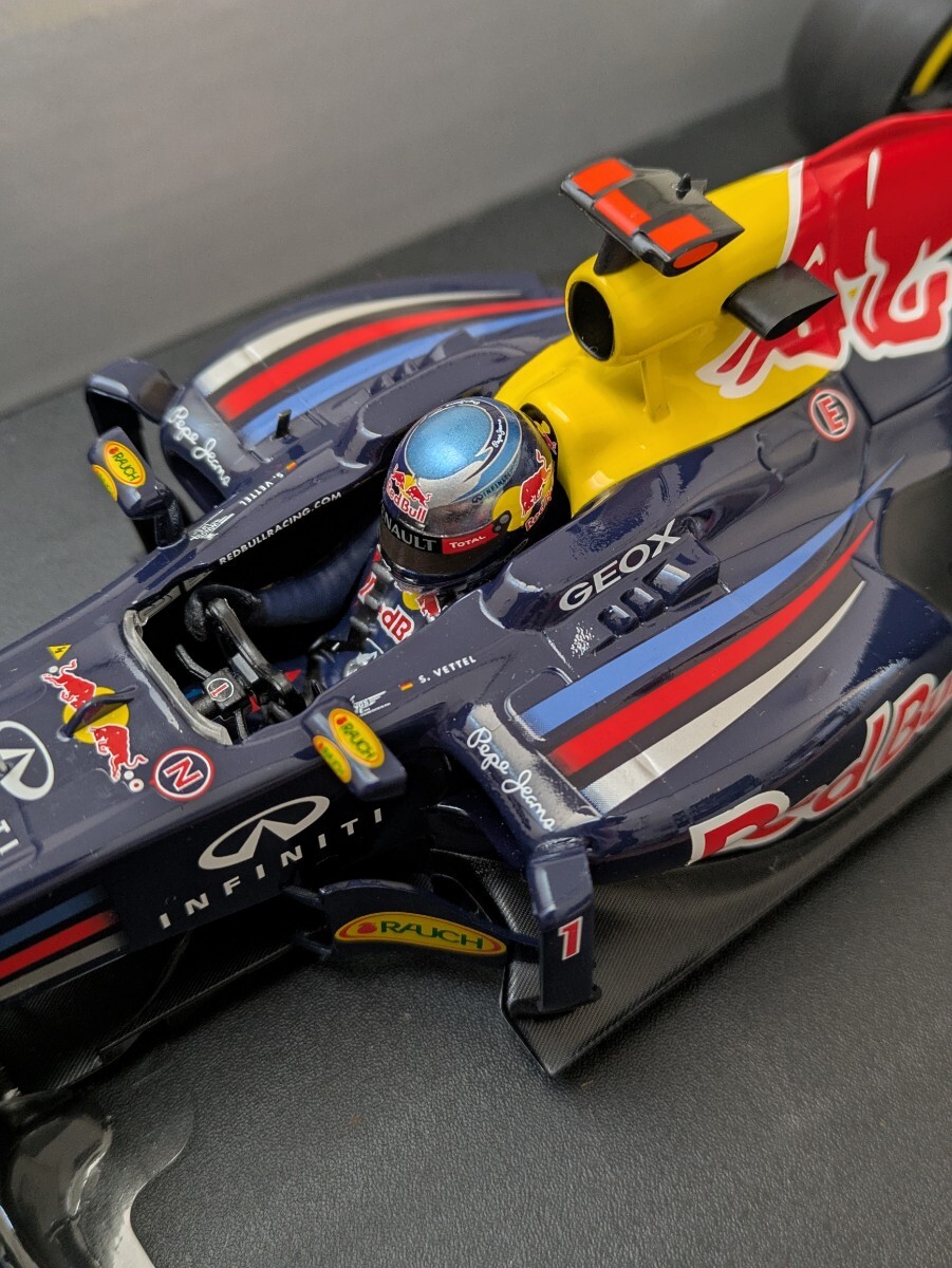 ☆稀少品!PMA 1/18 レッドブル レーシング ルノー RB8 #1 S.ベッテル 2012年シーズンモデル ☆ _画像3
