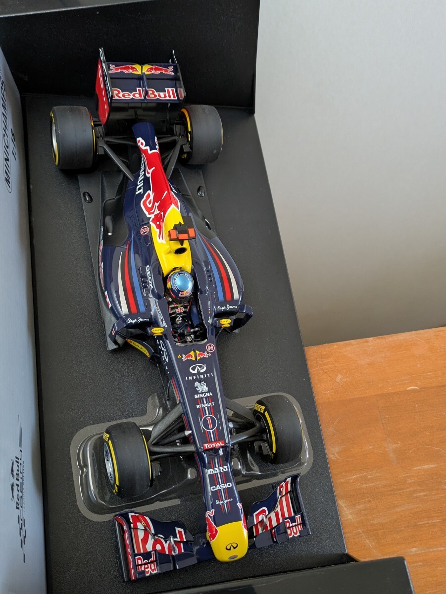 ☆稀少品!PMA 1/18 レッドブル レーシング ルノー RB8 #1 S.ベッテル 2012年シーズンモデル ☆ _画像8