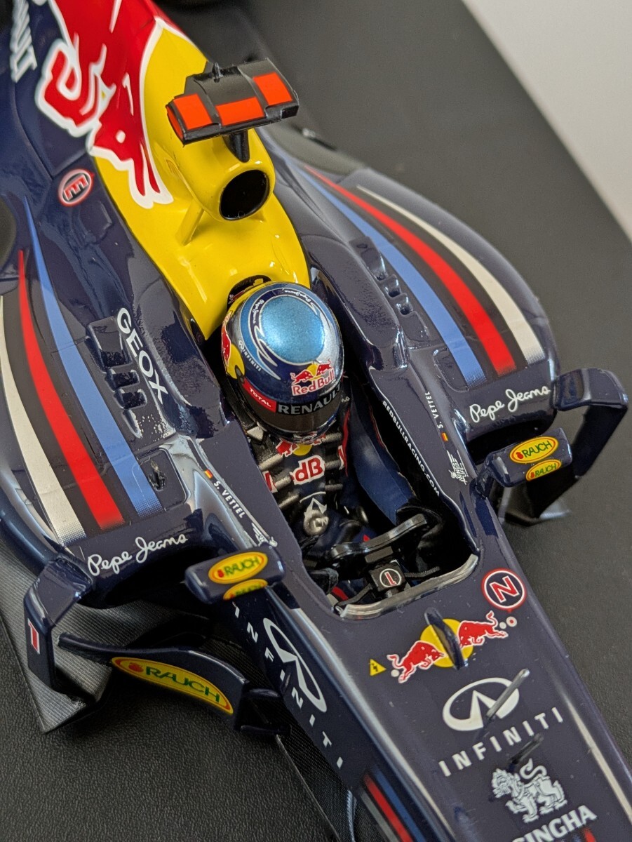 ☆稀少品!PMA 1/18 レッドブル レーシング ルノー RB8 #1 S.ベッテル 2012年シーズンモデル ☆ _画像9