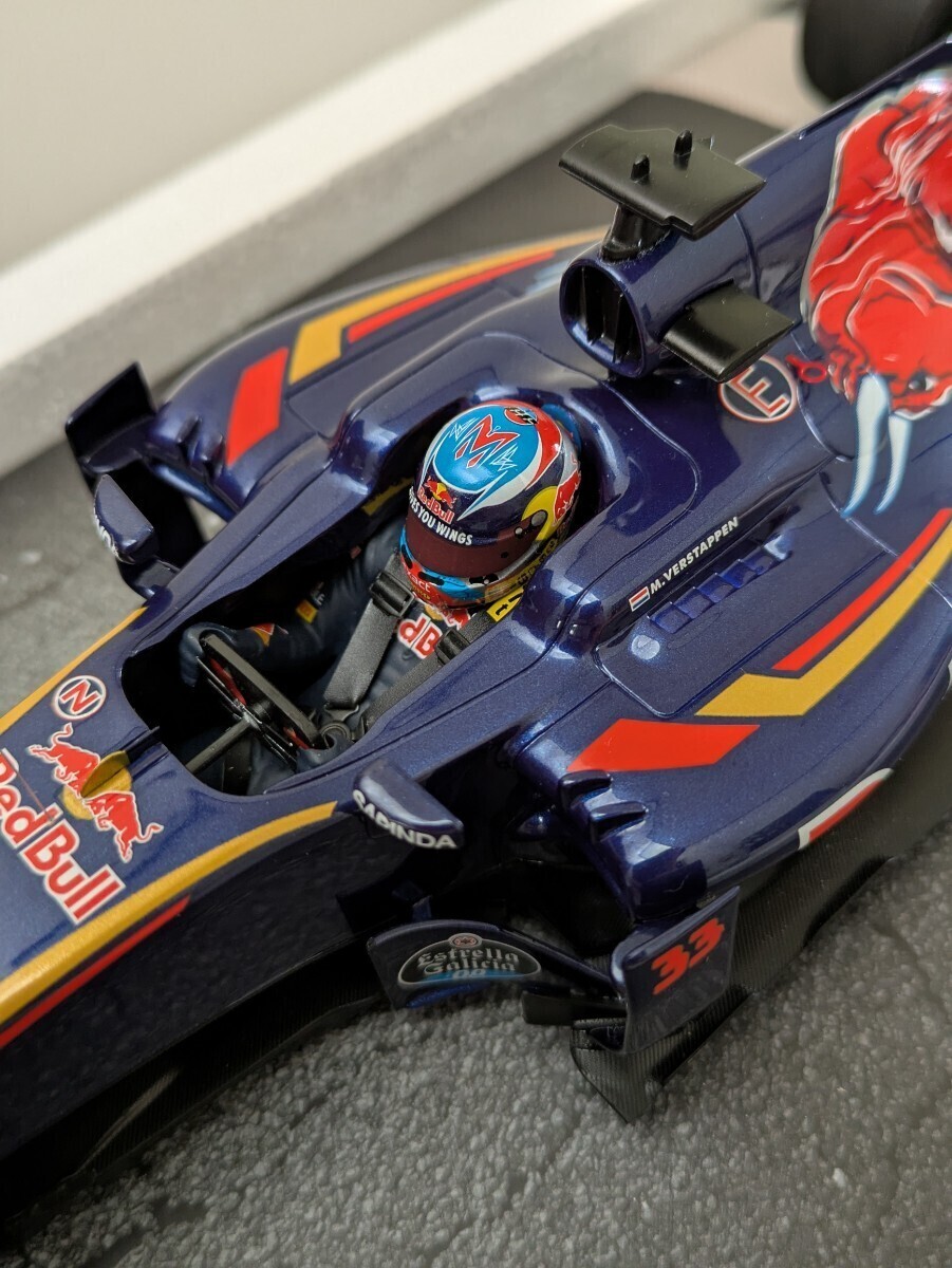 ☆超稀少品 ! 初期生産ロッド! PMA 1/18 スクーデリア トロロッソ STR11 #33 M.フェルスタッペン バーレーンGP 2016シーズン ☆ _画像4
