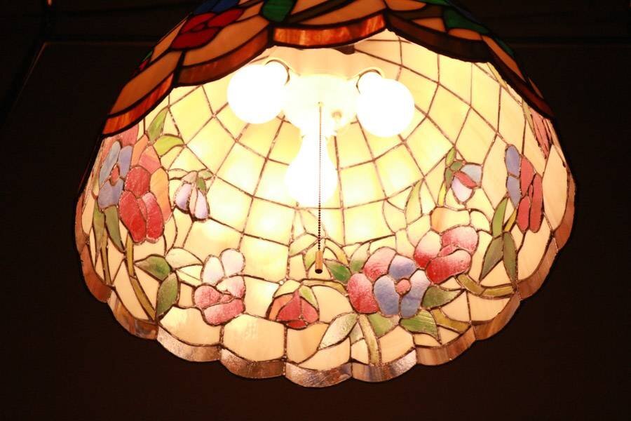 三越製作所★ステンドグラス ペンダントライト★花柄 プルスイッチ式 コンセント式電源 レトロ アンティーク調★318h14_画像4