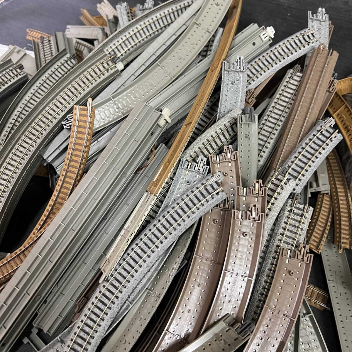 ▼Nゲージ 線路 まとめ売り カーブ直線橋脚パーツ多数 未検品 ジャンク品▼E81443_画像6